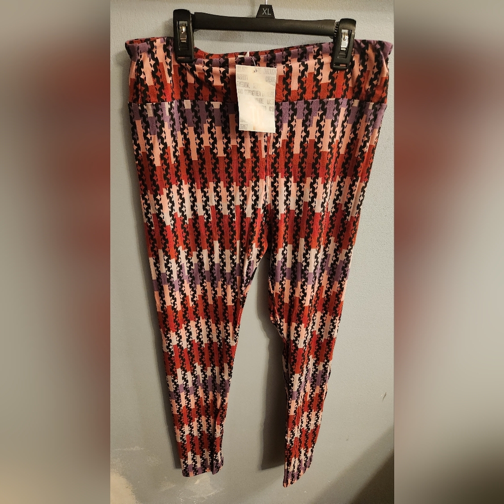 🍉LuLaRoe Red and Pink Leggings Cozy Knit Design